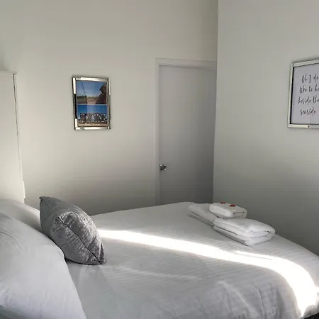 Marine View スカーバラ